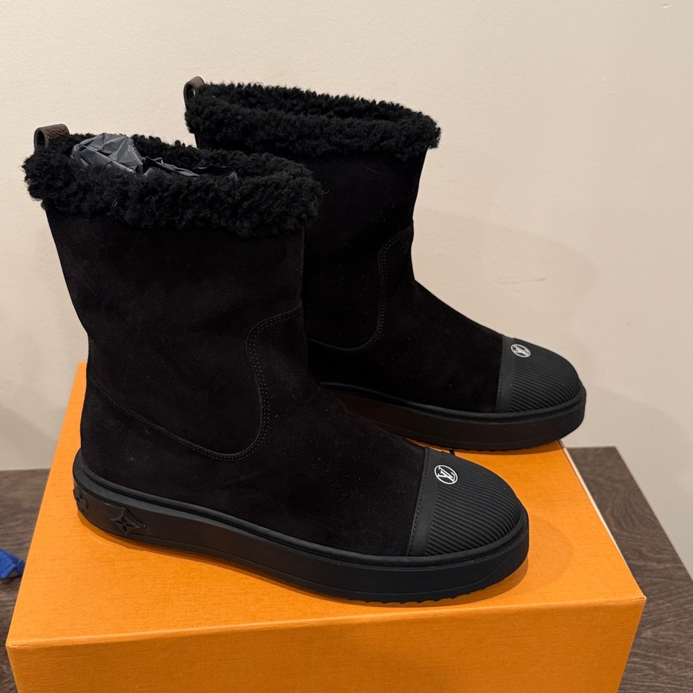 Louis Vuitton Boot. Size 39. Authentic